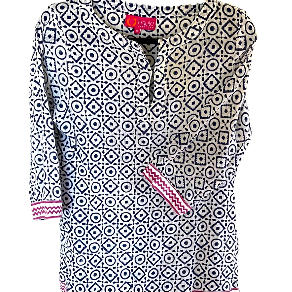 3/4 inch sleeve shirt with a beautiful blue/white and pink pattern